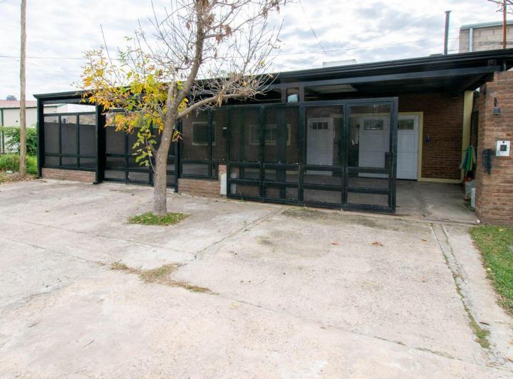 Casa · 218m² · 5 Ambientes · 3 Cocheras