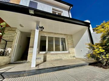 Casa · 110m² · 4 Ambientes · 1 Cochera · Excelente Casa de 2 Dorm. en Alquiler, con Jardín - Olivos