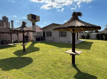 Quinta vacacional · 74m² · 3 Ambientes · 3 Cocheras · Casa Quinta en El Pato, Berazategui, Km 39 de La Ruta 2