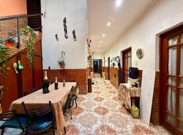 Casa · 197m² · 4 Ambientes · 1 Cochera · Casa Venta 4 Ambientes Parque Chacabuco Terraza