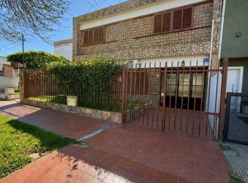 Casa · 267m² · 6 Ambientes · 3 Cocheras · Casa en Granadero Baigorria