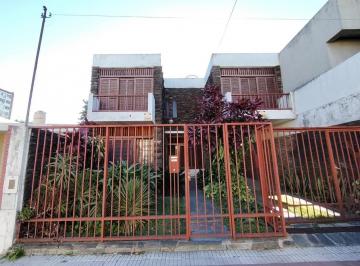 Casa · 181m² · 6 Ambientes · 1 Cochera · Gran Casa en Venta Dentro de Boulevard!