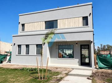 Casa · 148m² · 5 Ambientes · Casa en Venta en Santa Sofía, Pilar del Este, Pilar