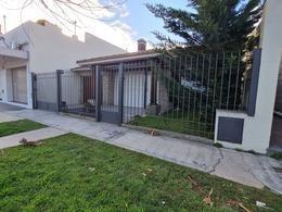Venta de Chalet en zona Chauvin, Córdoba y Av. Paso, formado por dos ph