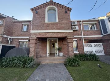 Casa · 271m² · 6 Ambientes · 3 Cocheras · Casa Totalmente Reciclada a Nuevo en Barrio Cerrado San Isidro Labrador – Lomas de San Isidro