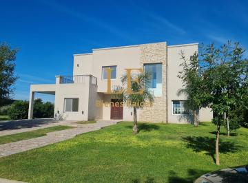 Casa · 262m² · 5 Ambientes · 2 Cocheras · Alquiler Casa en San Matias a 5