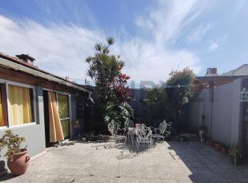 Casa · 93m² · 4 Ambientes · 1 Cochera · Casa 4 Ambientes en Venta en Remedios de Escalada con Quincho y Gran Patio
