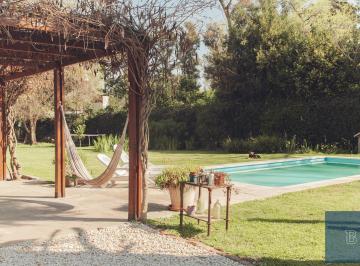 Casa · 190m² · 5 Ambientes · 2 Cocheras · Excelente Casa a La Venta en Barrio Las Praderas en Villa de Mayo!