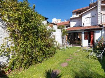 Casa · 142m² · 6 Ambientes · 1 Cochera · Venta Casa Olivos Luminosa con Jardín y Parrilla