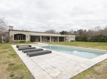 Casa · 257m² · 5 Ambientes · 2 Cocheras · Casa en Venta en Estancia Villa Maria