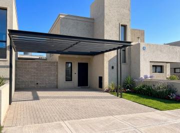 PH · 196m² · 5 Ambientes · 2 Cocheras · Alquiler Duplex de 2 Dorm. con Cochera, Galería y Asador