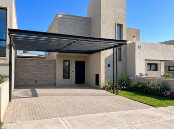 PH · 196m² · 5 Ambientes · 2 Cocheras · Alquiler Duplex de 2 Dorm. con Cochera, Galería y Asador