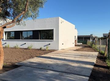 Casa · 140m² · 4 Ambientes · 2 Cocheras · Casa en Venta4 Ambientes en San Ramon Pilar