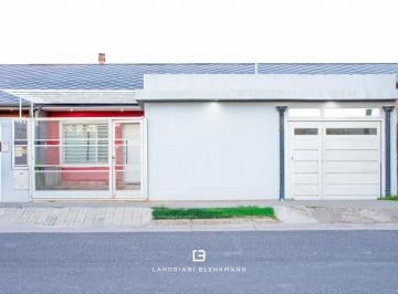 Casa · 174m² · 4 Ambientes · 2 Cocheras · Casa 3 Dorm. Barrio Huilliches