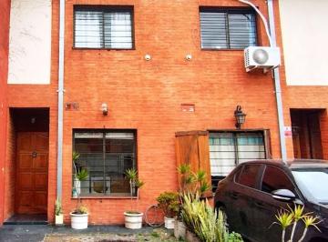 Casa · 129m² · 4 Ambientes · 1 Cochera · Tríplex, 2 Cocheras, Patio, Villa Ballester