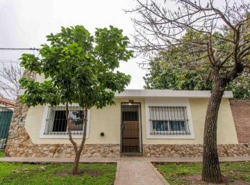 Casa · 90m² · 4 Ambientes · 1 Cochera · Casa en Venta con Patio y Cochera La Florida