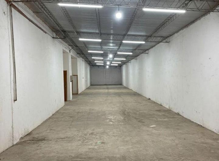 Bodega-Galpón · 310m² · 1 Ambiente · 8 Cocheras