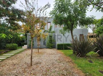 Casa · 204m² · 5 Ambientes · 2 Cocheras · Alquiler Temporal Enero Usd 5.000