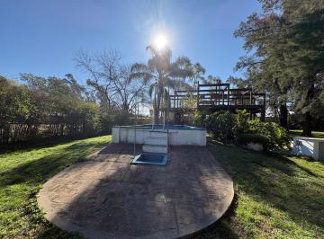 Quinta vacacional · 2741m² · 4 Dormitorios · Quinta en Luis Guillón Piscina 3 Lotes Piscina Cancha de Paddle