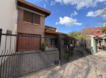 Casa · 166m² · 4 Ambientes · 2 Cocheras · Casa en Villa Ballester
