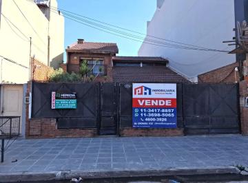 Casa · 195m² · 4 Ambientes · Chalet 3 Dorm. Lote 10 X 43,34 m, Coch, Quincho, Pileta