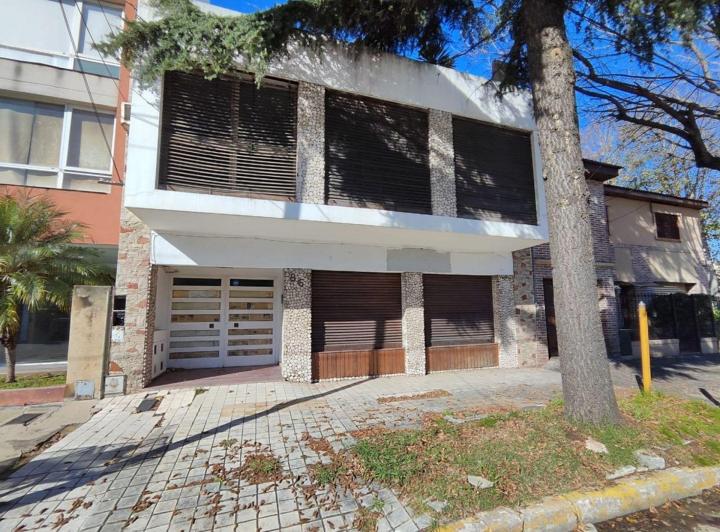Casa · 150m² · 4 Ambientes · 1 Cochera