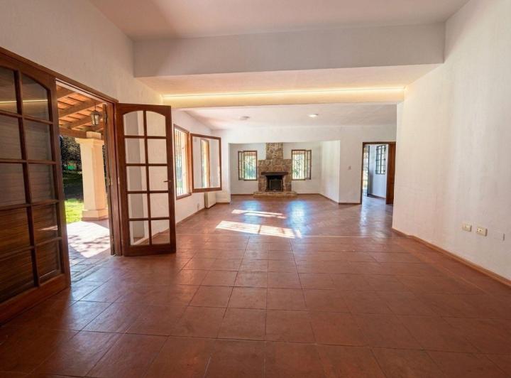 Casa · 374m² · 4 Ambientes · 4 Cocheras