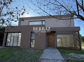 Casa · 200m² · 5 Ambientes · Casa Venta 4 Dorm. Barrio Santa Guadalupe, Lote de 700 m² Pilar del Este