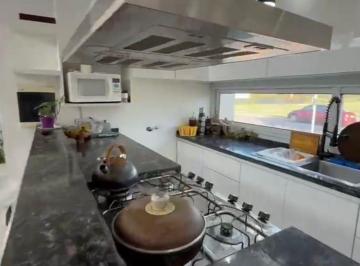 Casa · 1500m² · 4 Ambientes · 2 Cocheras · Casa en Venta Barrio Siete Soles, Córdoba