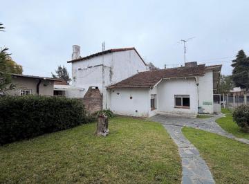 Casa de 4 ambientes, Almirante Brown · Chalet de 4 Ambientes con Fondo Libre