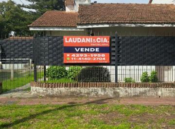 Casa de 4 ambientes, Almirante Brown · Chalet de 4 Ambientes con Fondo Libre