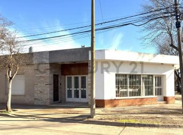Casa · 127m² · 4 Ambientes · 1 Cochera · Casa + Local en Esquina | Venado Tuerto