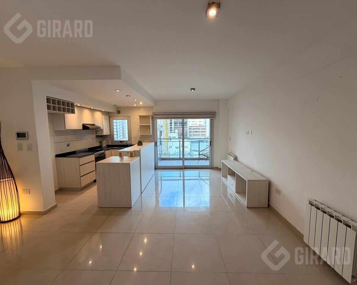 Depto en venta 2 amb, 54m² contrafrente con balcón — Centro
