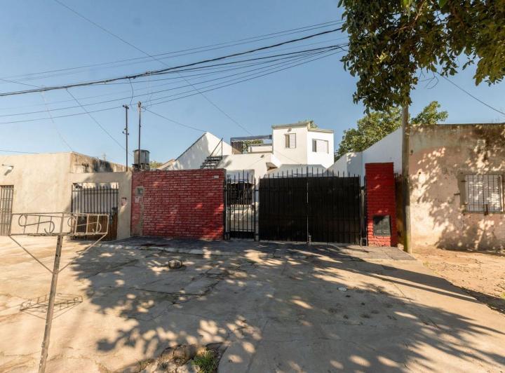 Casa · 80m² · 6 Ambientes · 1 Cochera