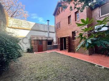 Casa · 229m² · 5 Ambientes · 1 Cochera · Venta Casa 5 Ambientes C/playroom, Parrilla, Entrada Para Auto Cubierta y Jardín en Colegiales