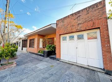 Casa de 3 ambientes, Lanús · Casa de 3 Ambientes con Patio, Terraza y Cochera Para Dos Autos