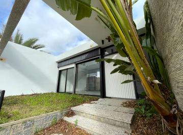 Casa · 144m² · 3 Dormitorios · 1 Cochera · Venta de Casa de 3 Dorm. en Zona Centro, Carmelo