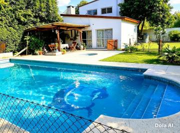 Quinta vacacional · 800m² · 4 Ambientes · 3 Cocheras · Alquiler Espectacular Quinta C/piscina Ubicación Residencial