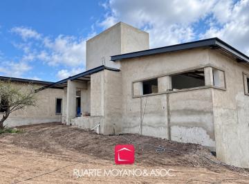 Casa · 320m² · 7 Ambientes · 2 Cocheras · Venta - Casa de 3 Dorm. - Country El Anglo