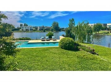 Casa · 380m² · 6 Ambientes · 2 Cocheras · Alquiler Anual Casa 6 Ambientes Amoblada a La Laguna en San Benito Villanueva Tigre