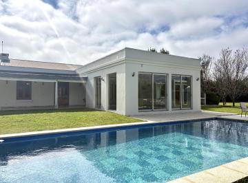 Casa · 420m² · 8 Ambientes · Casa en Venta de 8 Ambientes en Chacras del Paraná, Zarate