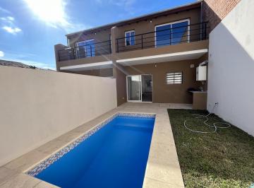 Casa · 120m² · 4 Ambientes · 1 Cochera · Duplex 3 Años de Antiguedad Jardin Piscina 3 Dormit