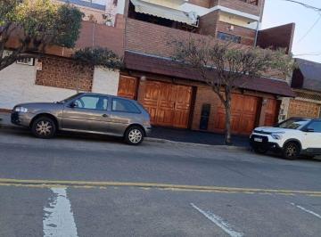PH de 4 ambientes, Mataderos · Excelente Tríplex de 4 Ambientes con Cochera, Parrilla y Calefacción Central – Barrio Naón