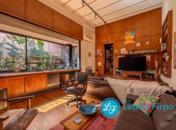 Casa · 350m² · 7 Ambientes · 1 Cochera · Imponente Casona Restaurada con Gran Jardín, Terrazas y Cochera.