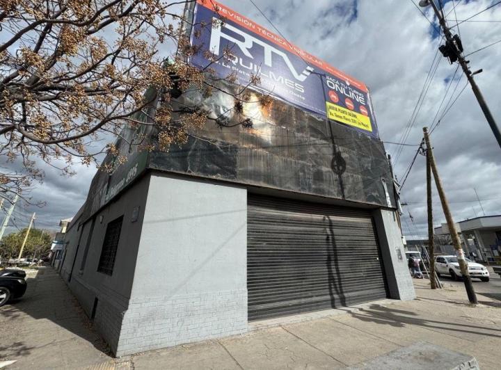 Local comercial · 670m² · 3 Ambientes · 1 Cochera