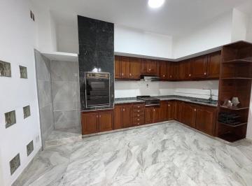 PH · 90m² · 4 Ambientes · 1 Cochera · Alquiler - 4 Amb C/jardin y Cochera - V. Adelina