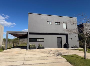 Quinta vacacional · 180m² · 5 Ambientes · Casa Quinta en Alquiler en Acacias, Puertos, Escobar