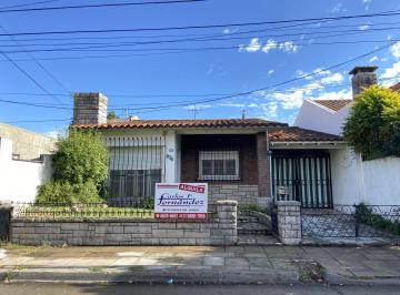 Casa · 140m² · 3 Ambientes · Casa 3 Ambientes con Cochera Doble en Castelar Sur