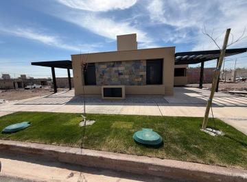 Casa · 80m² · 4 Ambientes · 1 Cochera · Venta de Casa en B Privado Las Acacias de G. Cruz