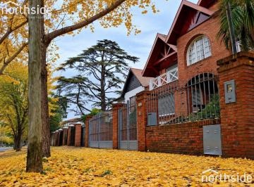 Casa · 587m² · 8 Ambientes · 2 Cocheras · Casa en Venta en Acassuso
